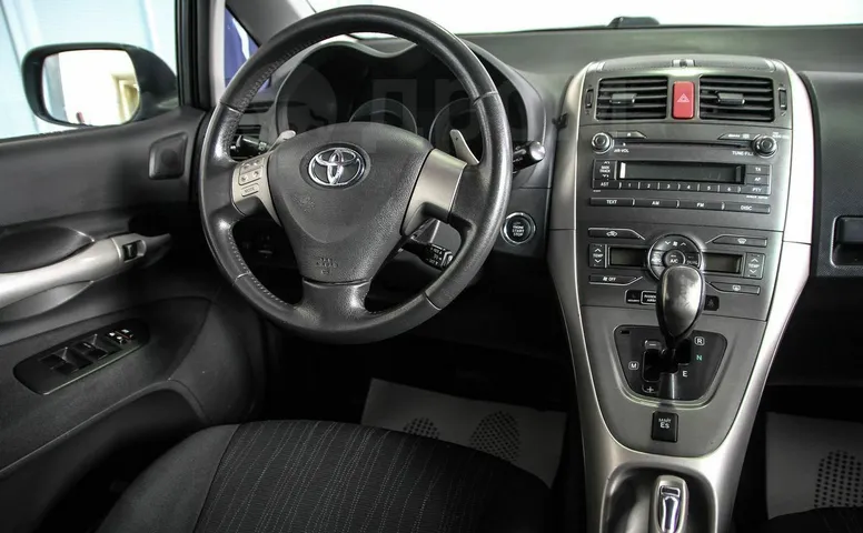 Toyota Auris, 1 поколение