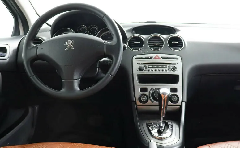 Peugeot 408 I