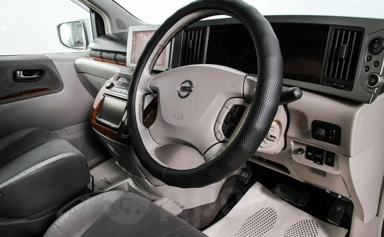 Nissan Elgrand, 2 поколение