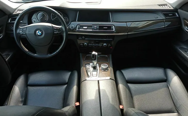 BMW 7ER 740Li xDrive 3.0 AT (320 л.с.) 4WD