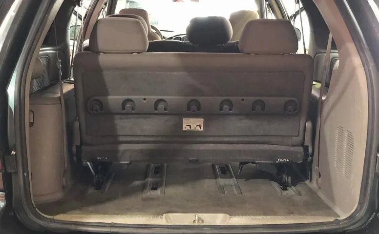 Chrysler Town & Country IV
