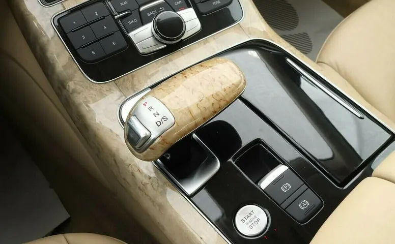 Audi A8 III (D4)