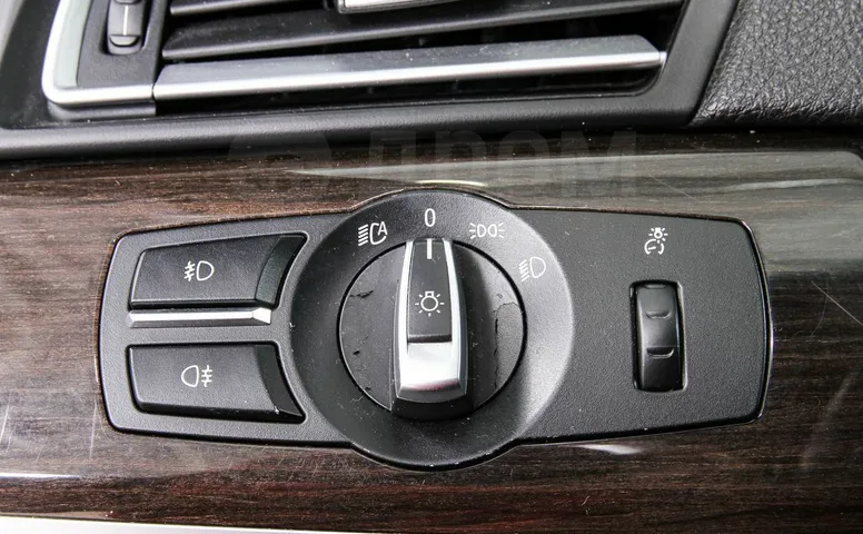 BMW 7-Series, 5 поколение