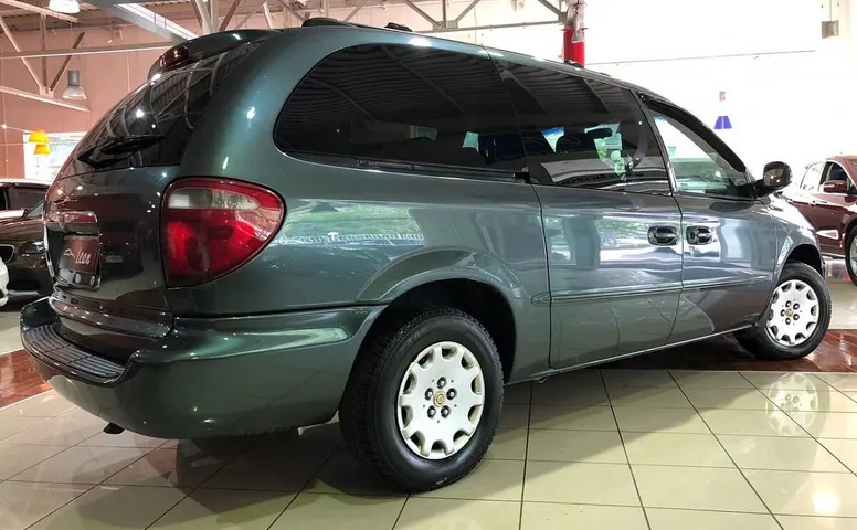 Chrysler Town & Country IV