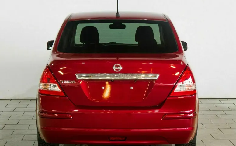 Nissan tiida