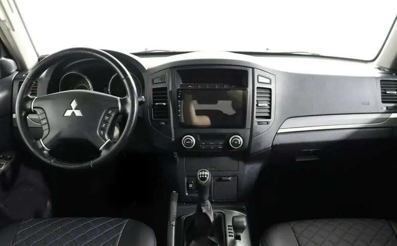Mitsubishi Pajero IV