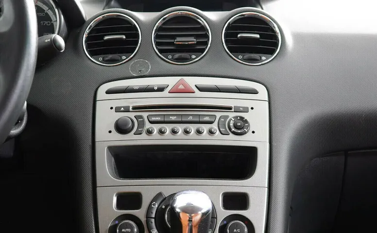 Peugeot 408 I