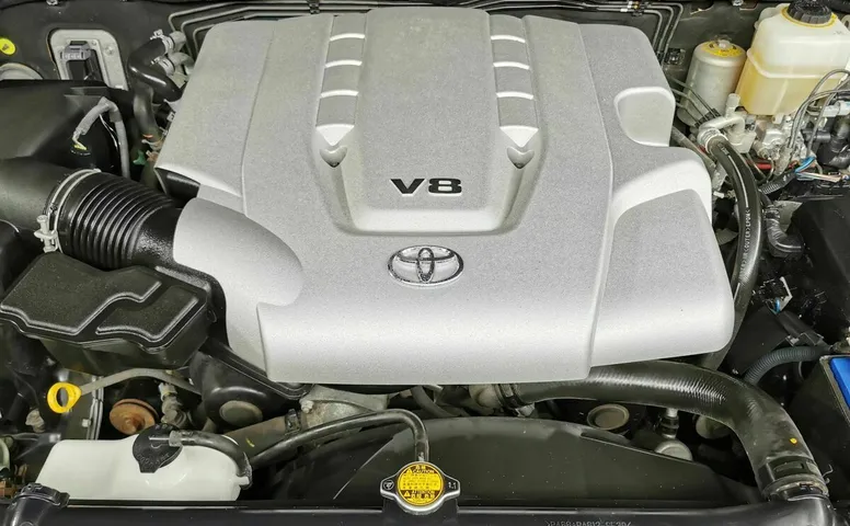 Toyota Land Cruiser 4.7 4WD AT (288 л.с.) Люкс Серый