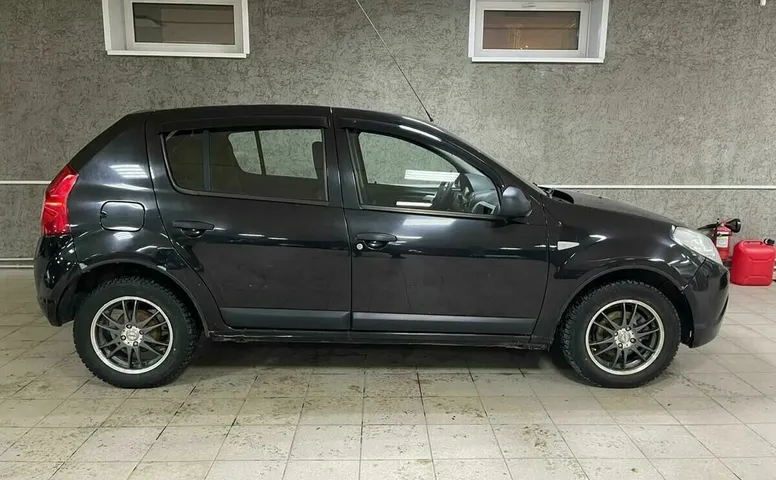 Renault SANDERO 1.6 MT (103 л.с.)