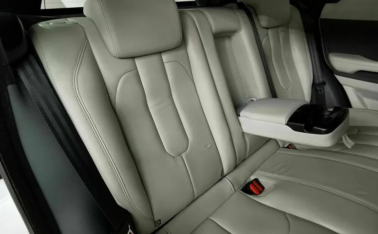 Land Rover Range Rover Evoque 2.0 Si4 9AT (240 л.с.) Pure Tech Белый