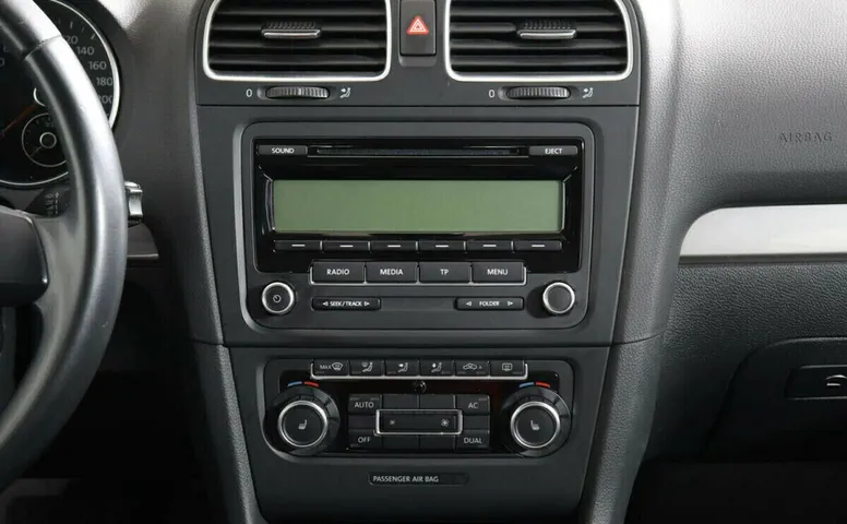 Volkswagen Golf VI