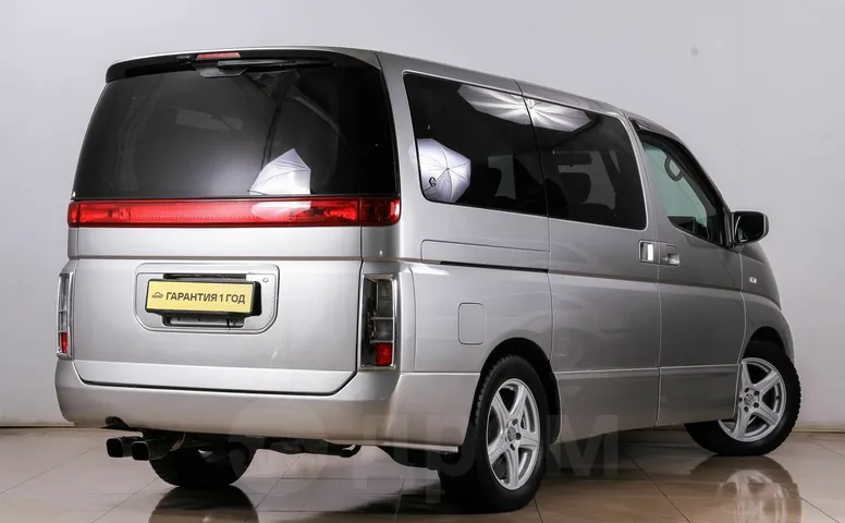 Nissan Elgrand, 2 поколение
