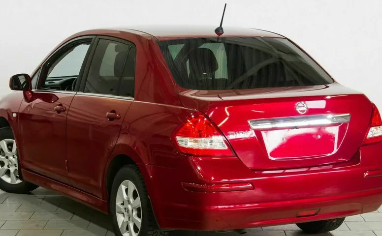 Nissan tiida