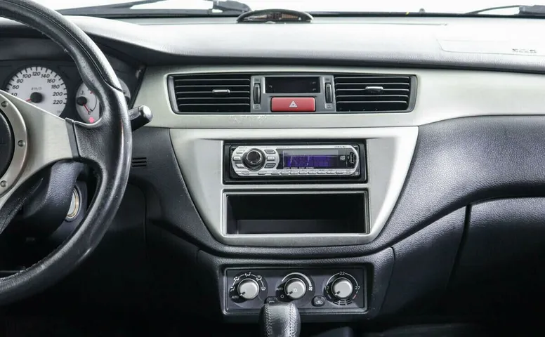 Mitsubishi lancer