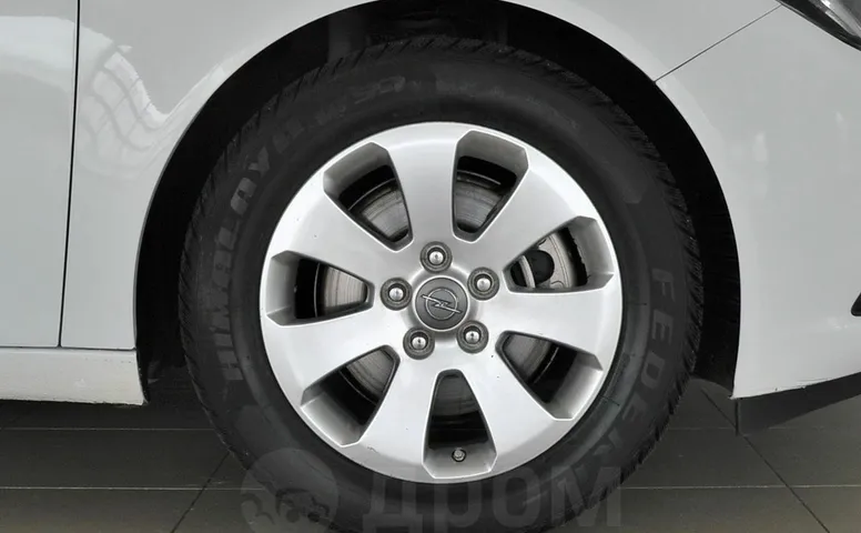 Opel Insignia, 1 поколение