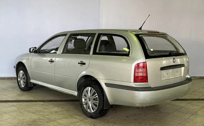 Skoda OCTAVIA 1.6 MT (100 л.с.)