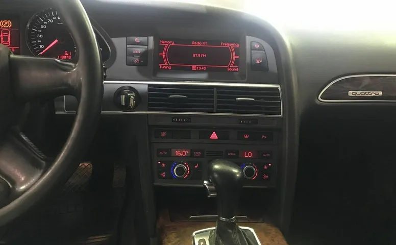 Audi A6 III (C6)