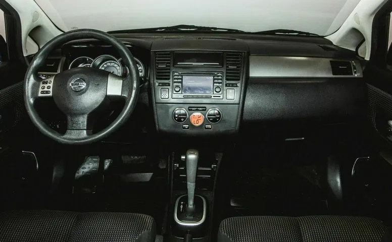 Nissan tiida