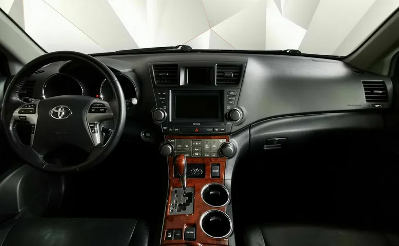 Toyota Highlander 3.5 AT 4WD (273 л.с.) Комфорт Красный