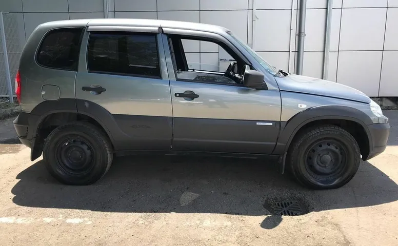 Chevrolet NIVA 1.7 MT (80 л.с.) 4WD