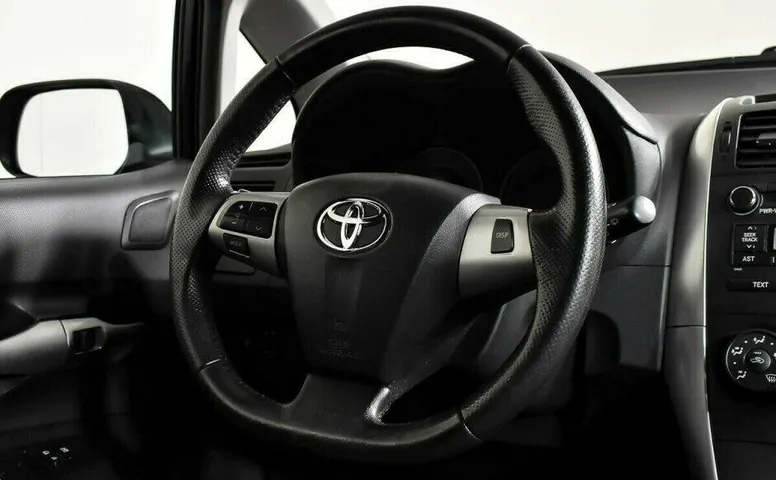 Toyota Auris 1.6 Автомат