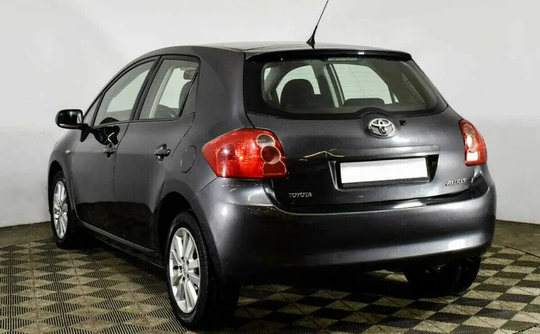 Toyota Auris 1.6 Робот