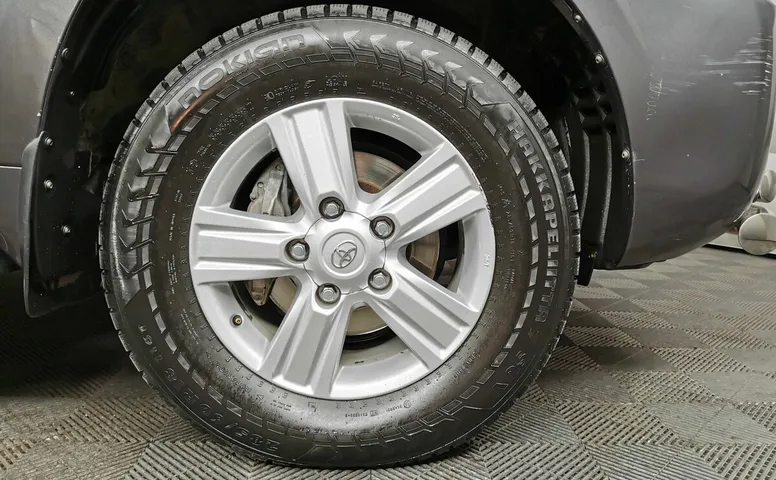 Toyota Land Cruiser 4.6 AT 4WD (5 мест) (309 л.с.) Серый