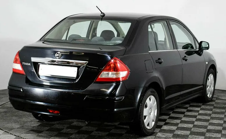 Nissan tiida