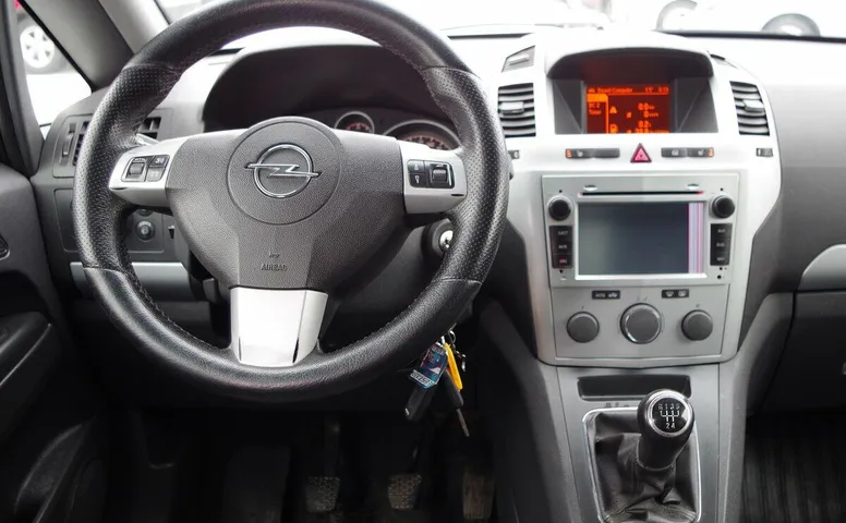 Opel Zafira B Рестайлинг