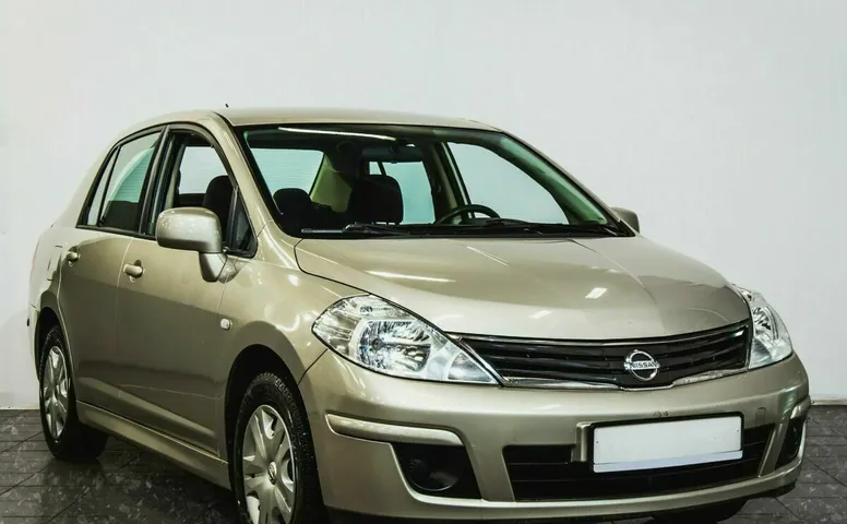 Nissan tiida