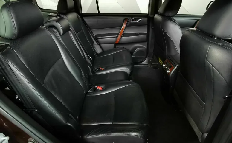 Toyota Highlander 3.5 AT 4WD (273 л.с.) Комфорт Красный