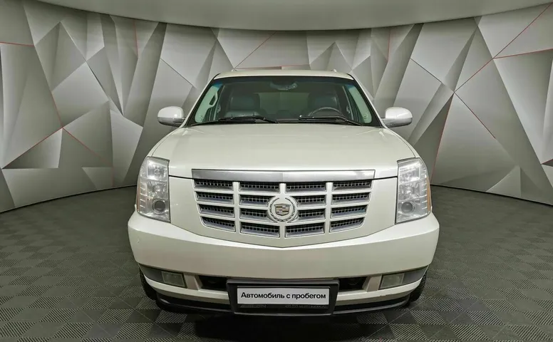 Cadillac Escalade 6.2 V8 АТ 4WD ESV (409 л.с.) Luxury ESV Белый