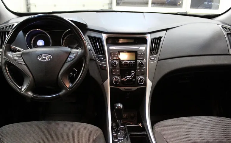 Hyundai Sonata VI (YF)