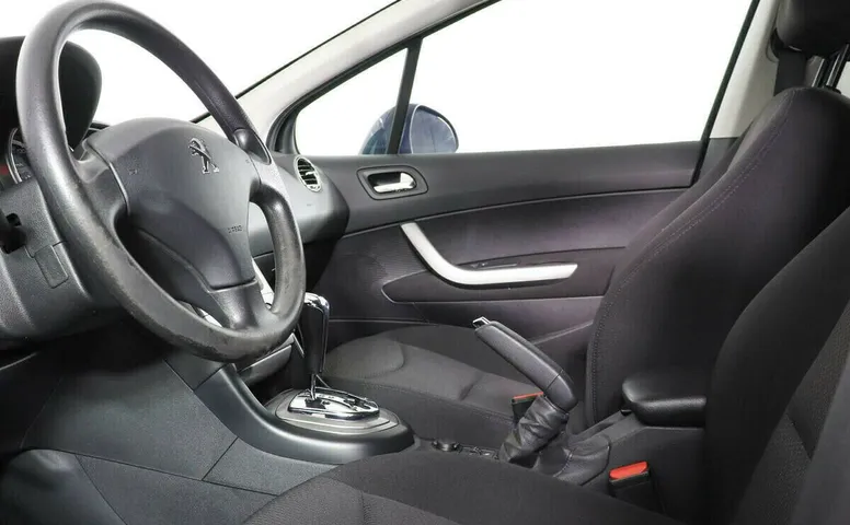 Peugeot 408 I