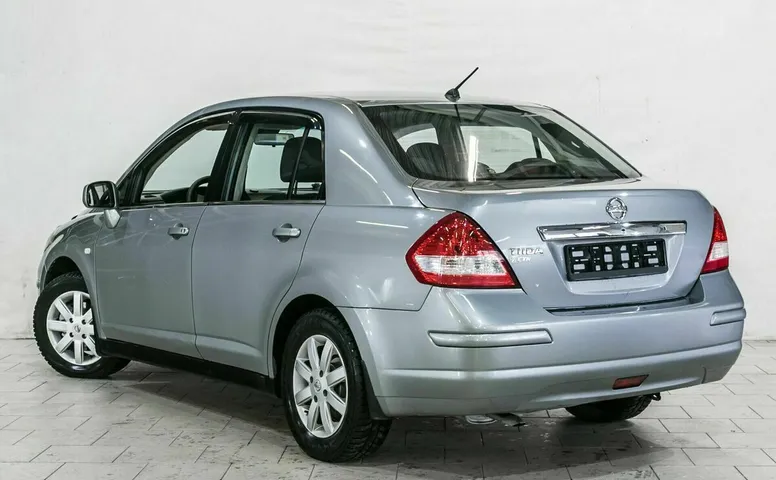 Nissan tiida