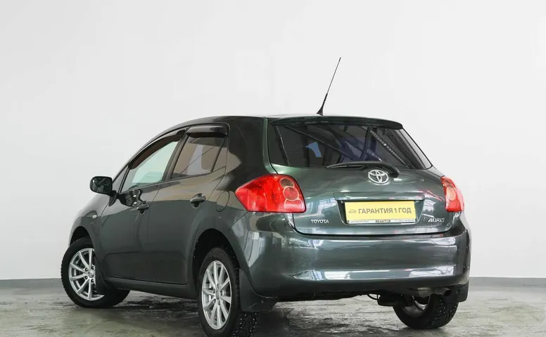 Toyota Auris, 1 поколение