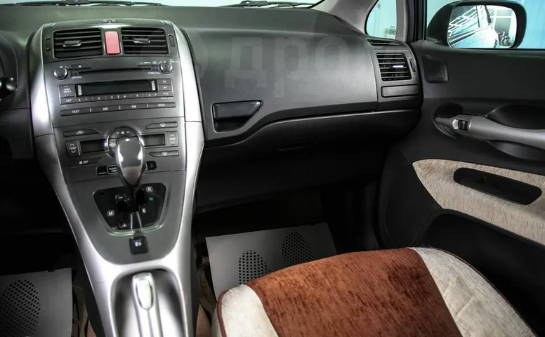 Toyota Auris, 1 поколение