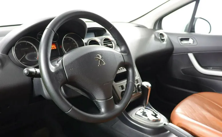 Peugeot 408 I