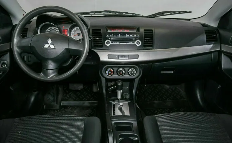 Mitsubishi lancer