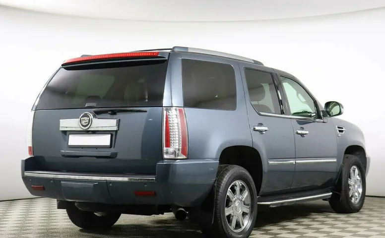 Cadillac Escalade III