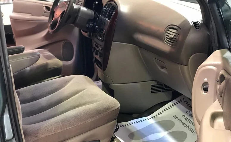 Chrysler Town & Country IV
