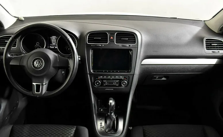 Volkswagen Golf VI