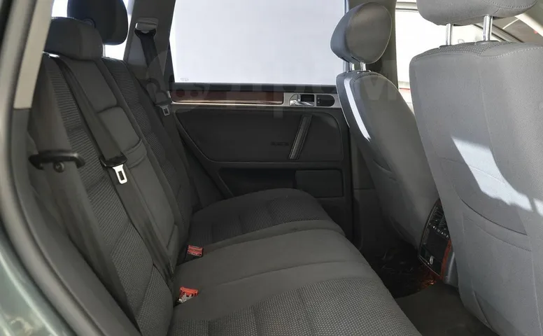 Volkswagen Touareg, 1 поколение
