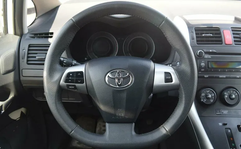 Toyota auris i рестайлинг
