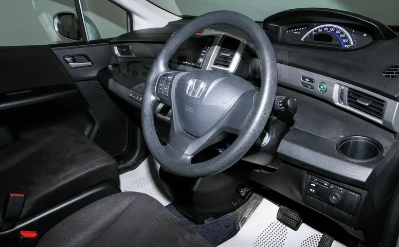 Honda Freed, 1 поколение