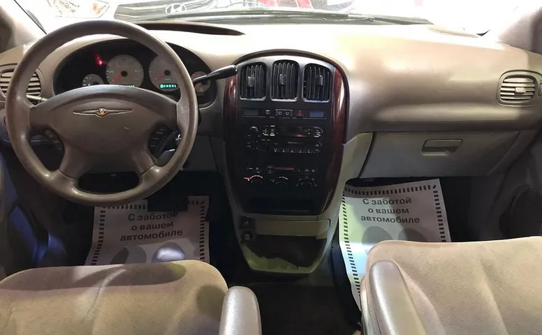 Chrysler Town & Country IV