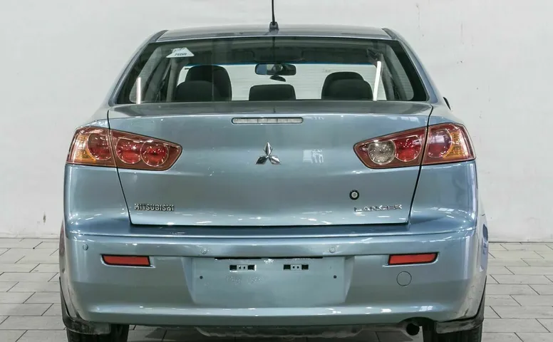 Mitsubishi lancer