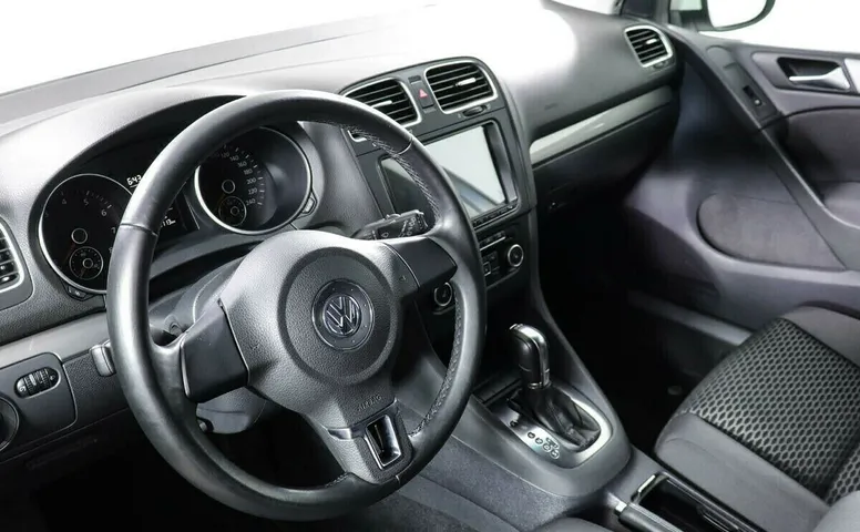 Volkswagen Golf VI