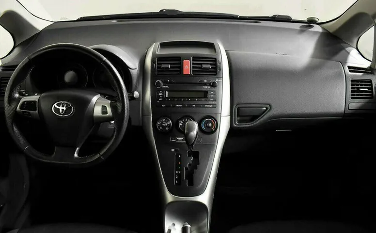 Toyota Auris 1.6 Автомат
