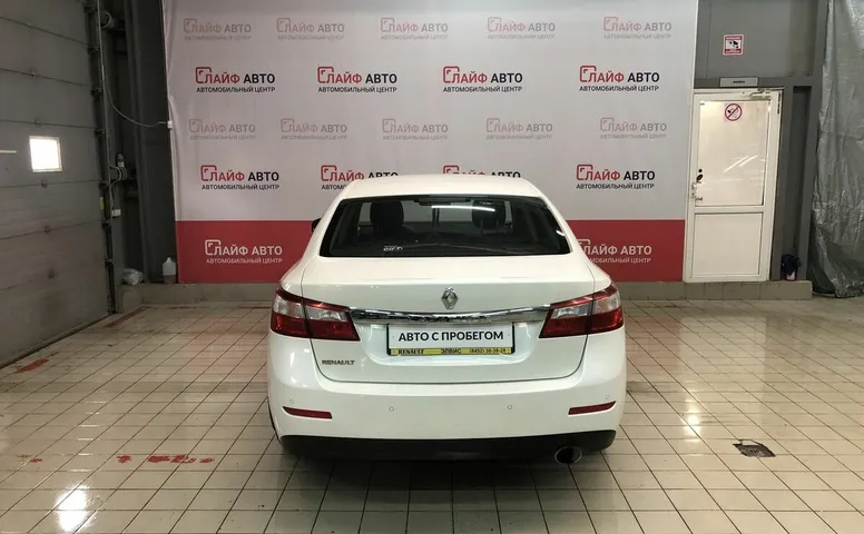 Renault LATITUDE 2.0 CVT (139 л.с.)